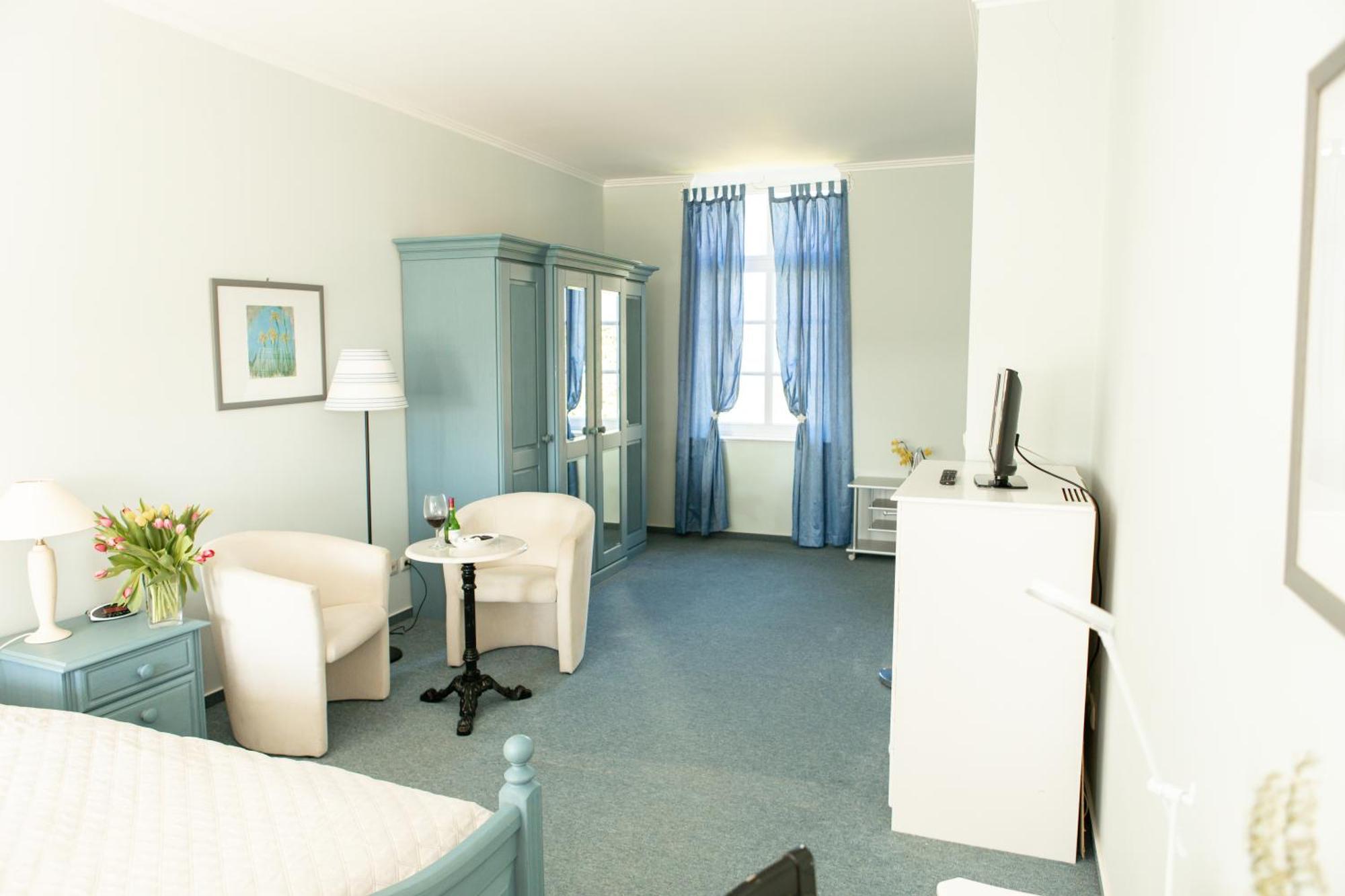 Boutique Hotel Gut Tribbevitz Neuenkirchen auf Rugen Exterior photo